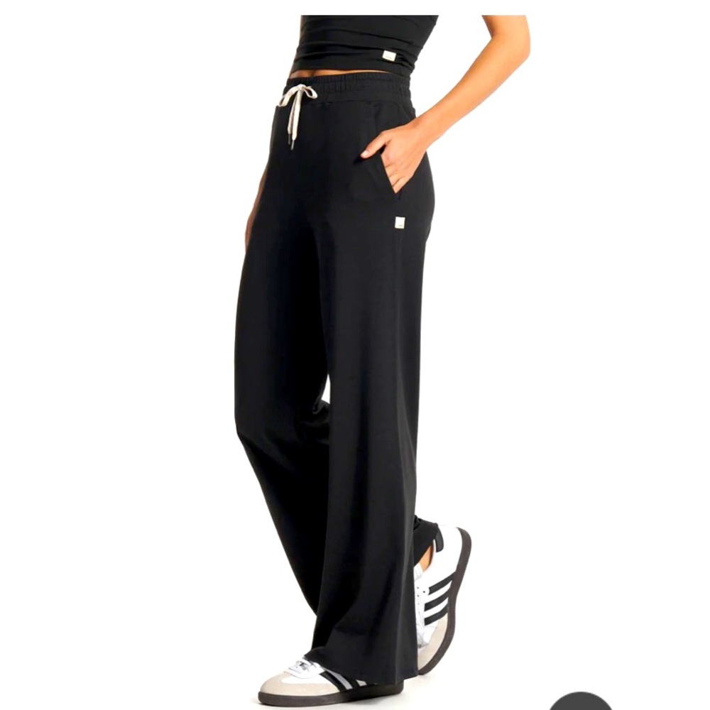 Vuori Halo Essential Wideleg Pants, Size S, New With Tags